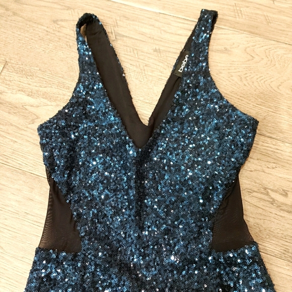 🌟HOST PICK🌟Bebe Blue Sequins Mini Dress size XS - Picture 4 of 5